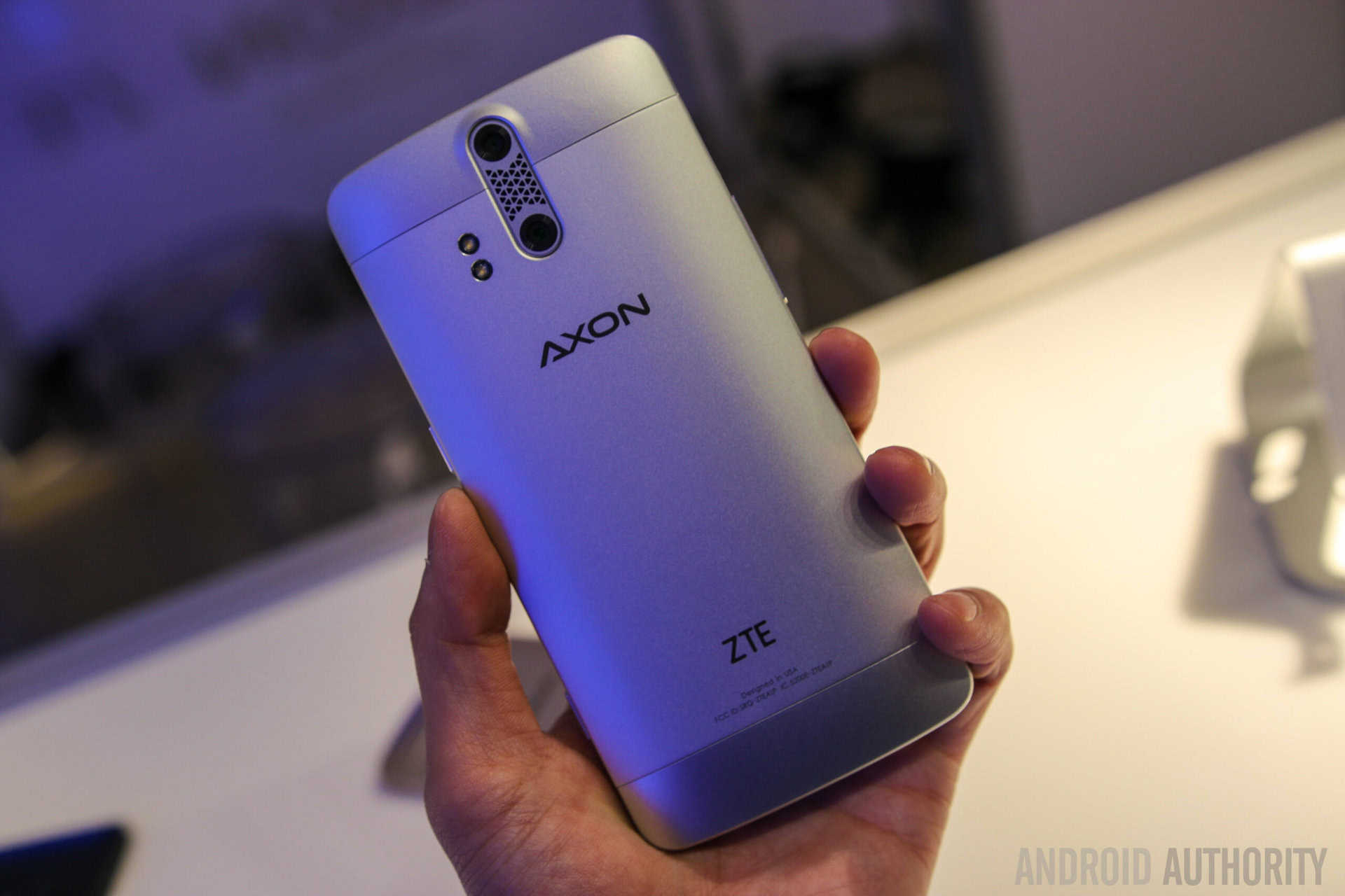 ZTE AXON Phone Hands On-27