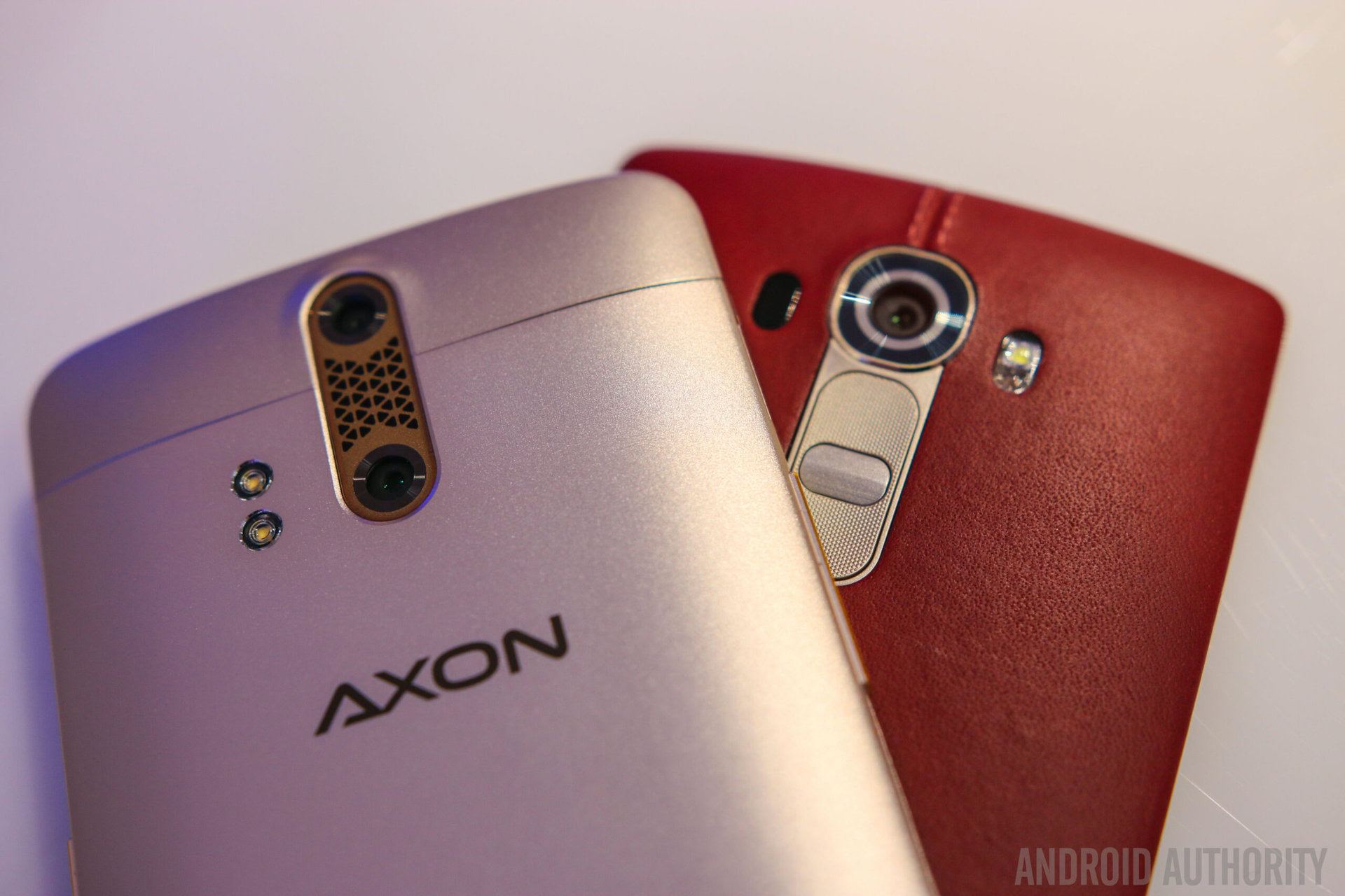 ZTE AXON Phone vs LG G4 Quick Look-1