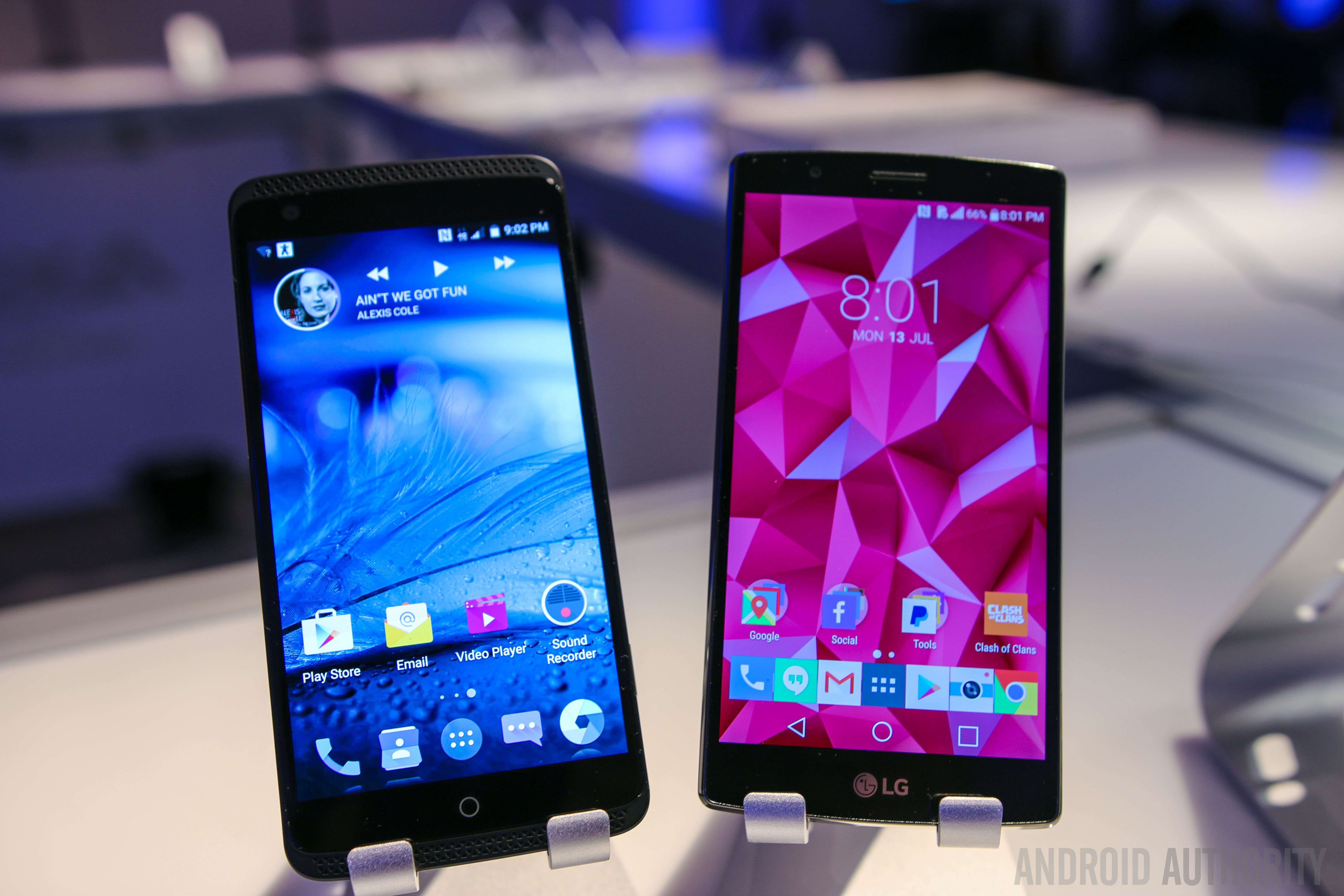 ZTE AXON Phone vs LG G4 Quick Look-4