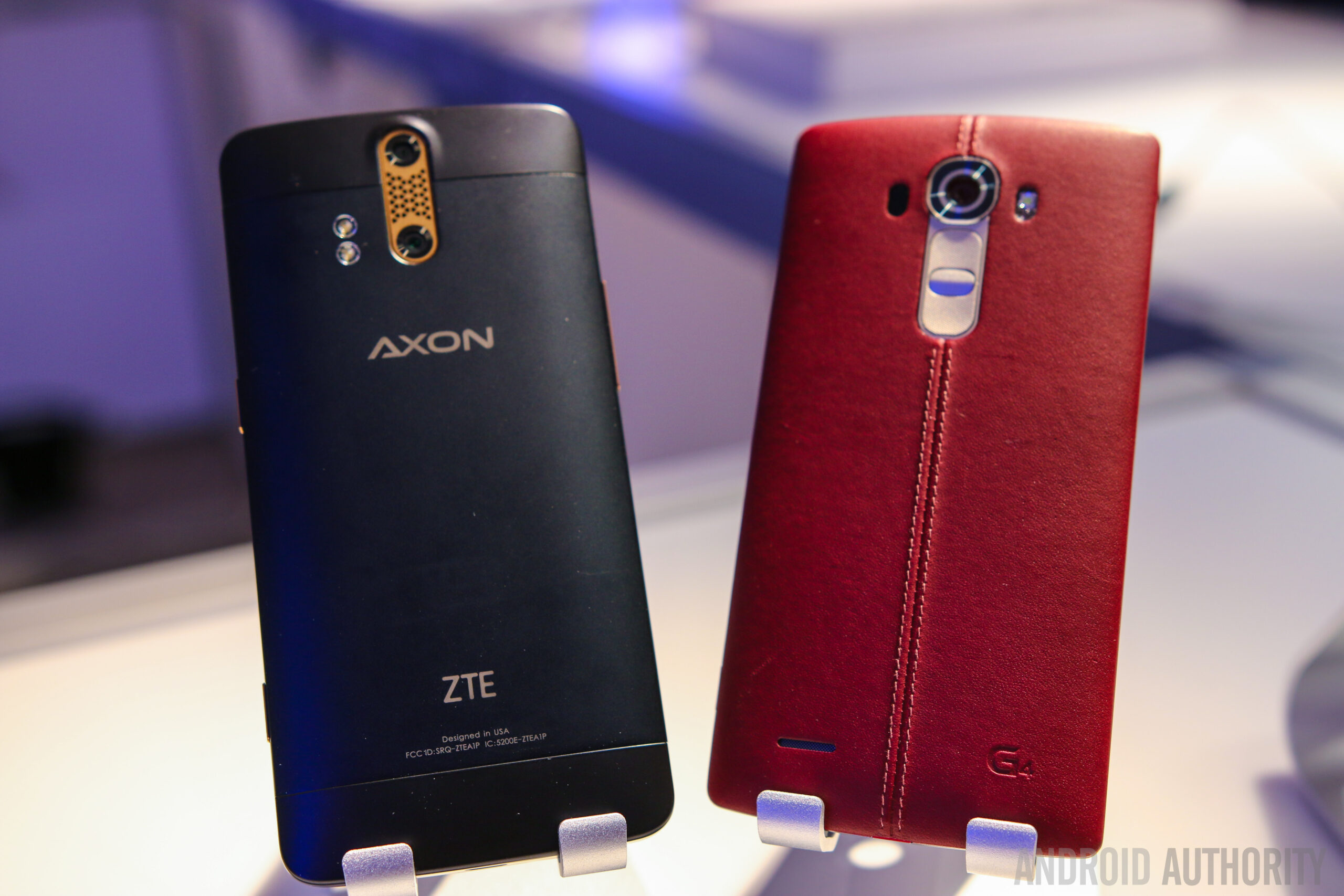 ZTE AXON Phone vs LG G4 Quick Look-5