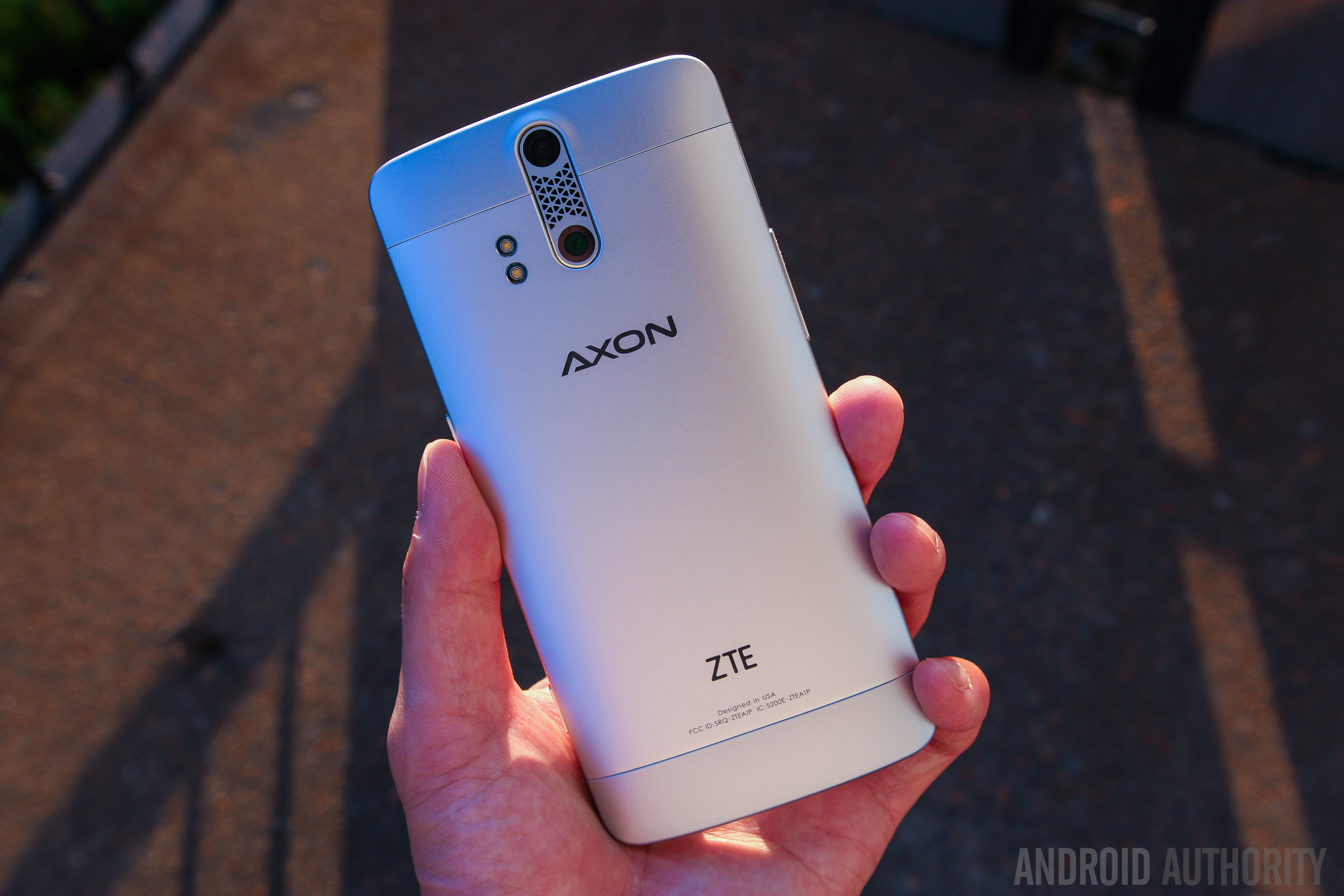 ZTE Axon Phone-1