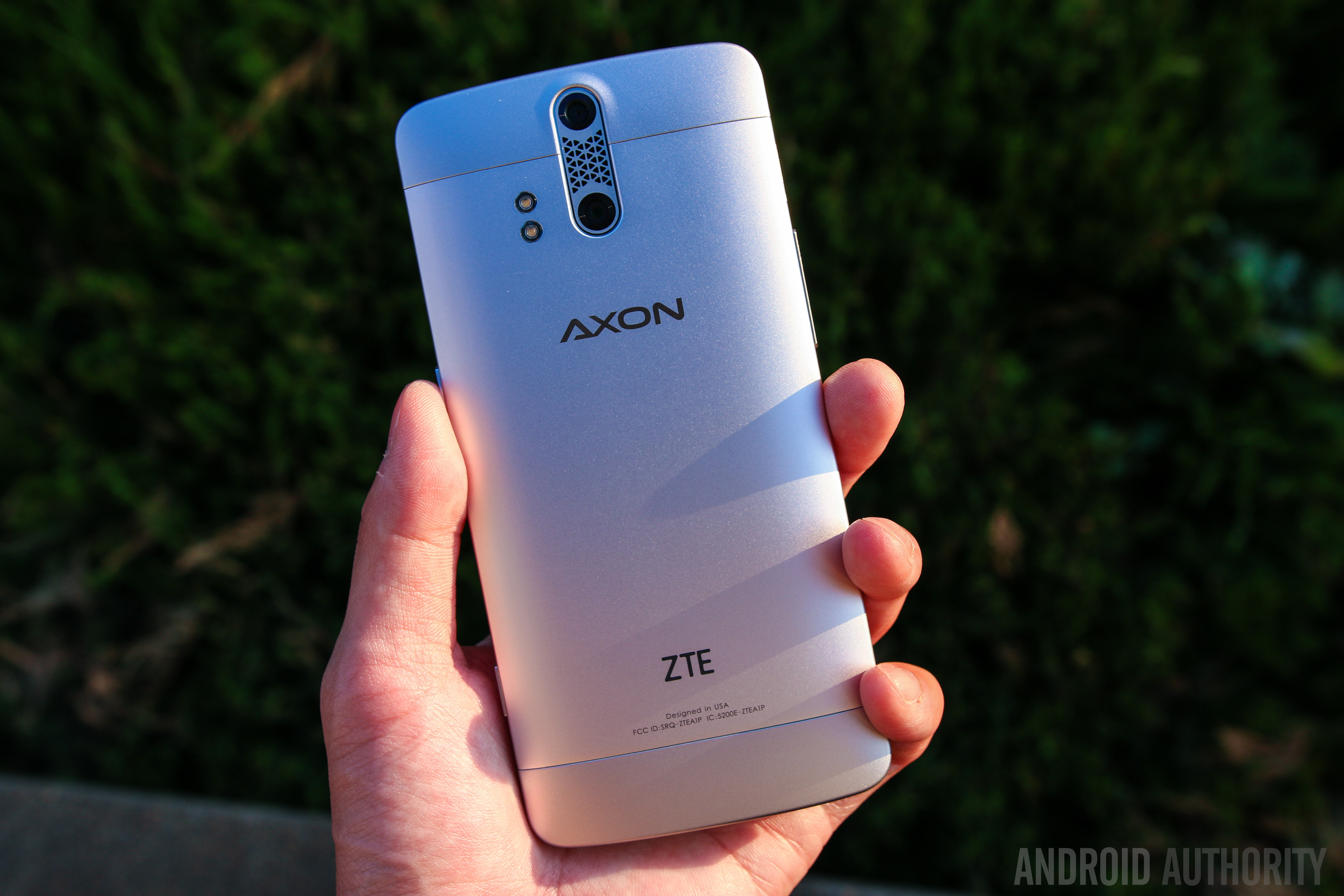 ZTE Axon Phone-23