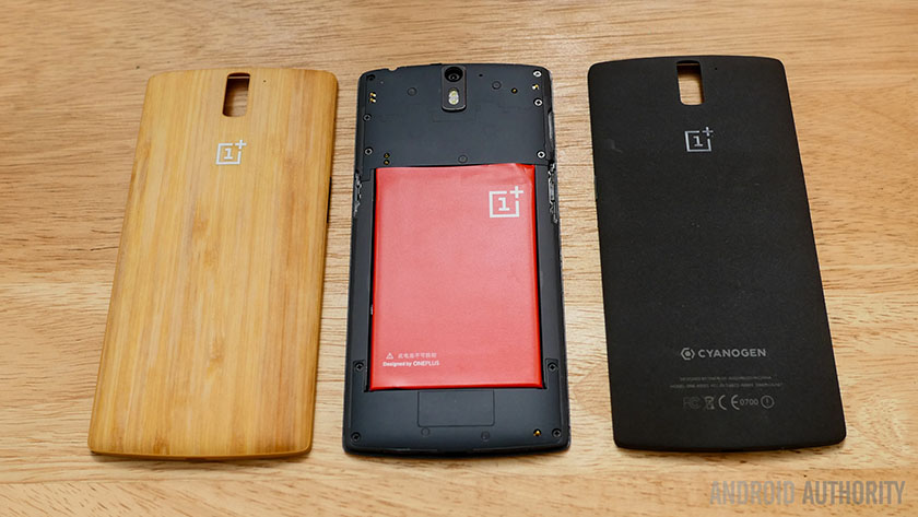 OnePlus One open showing battery and bamboo cover.