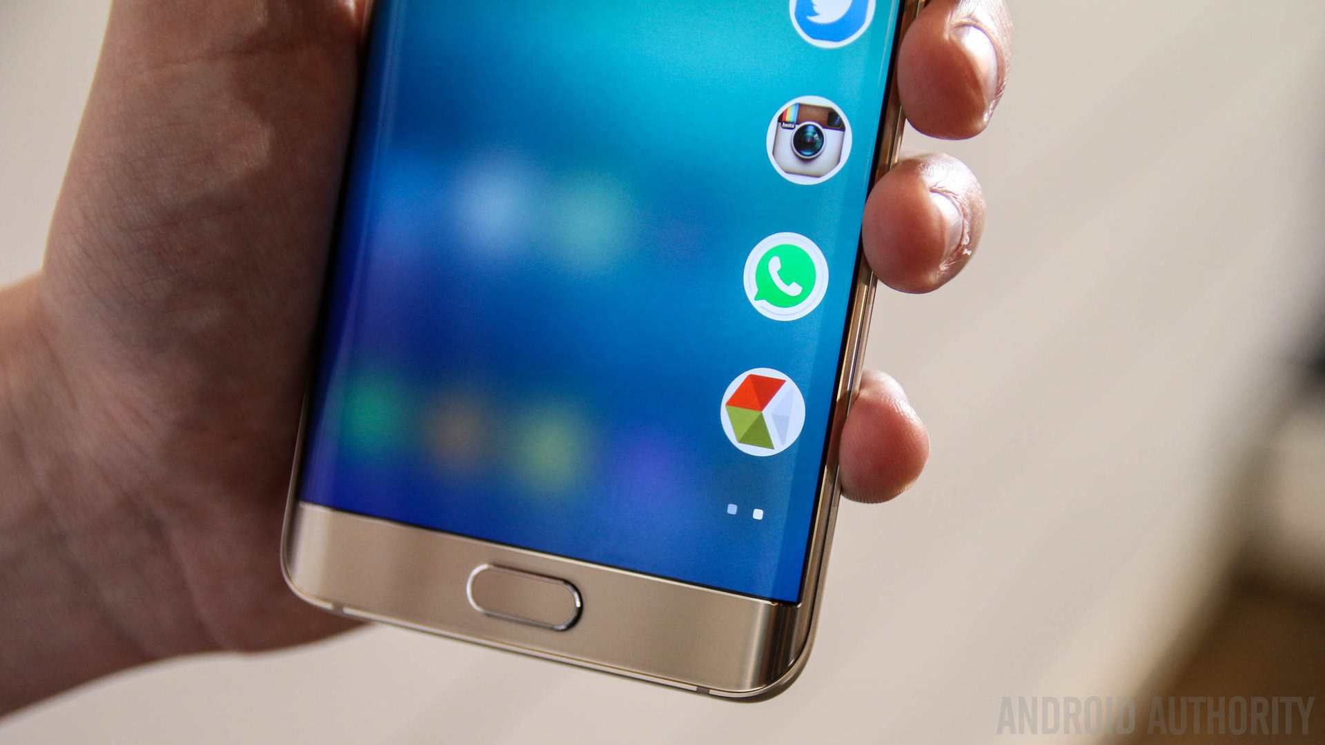 Galaxy-S6-Edge+-Gold-Hands-On-AA-(17-of-20)