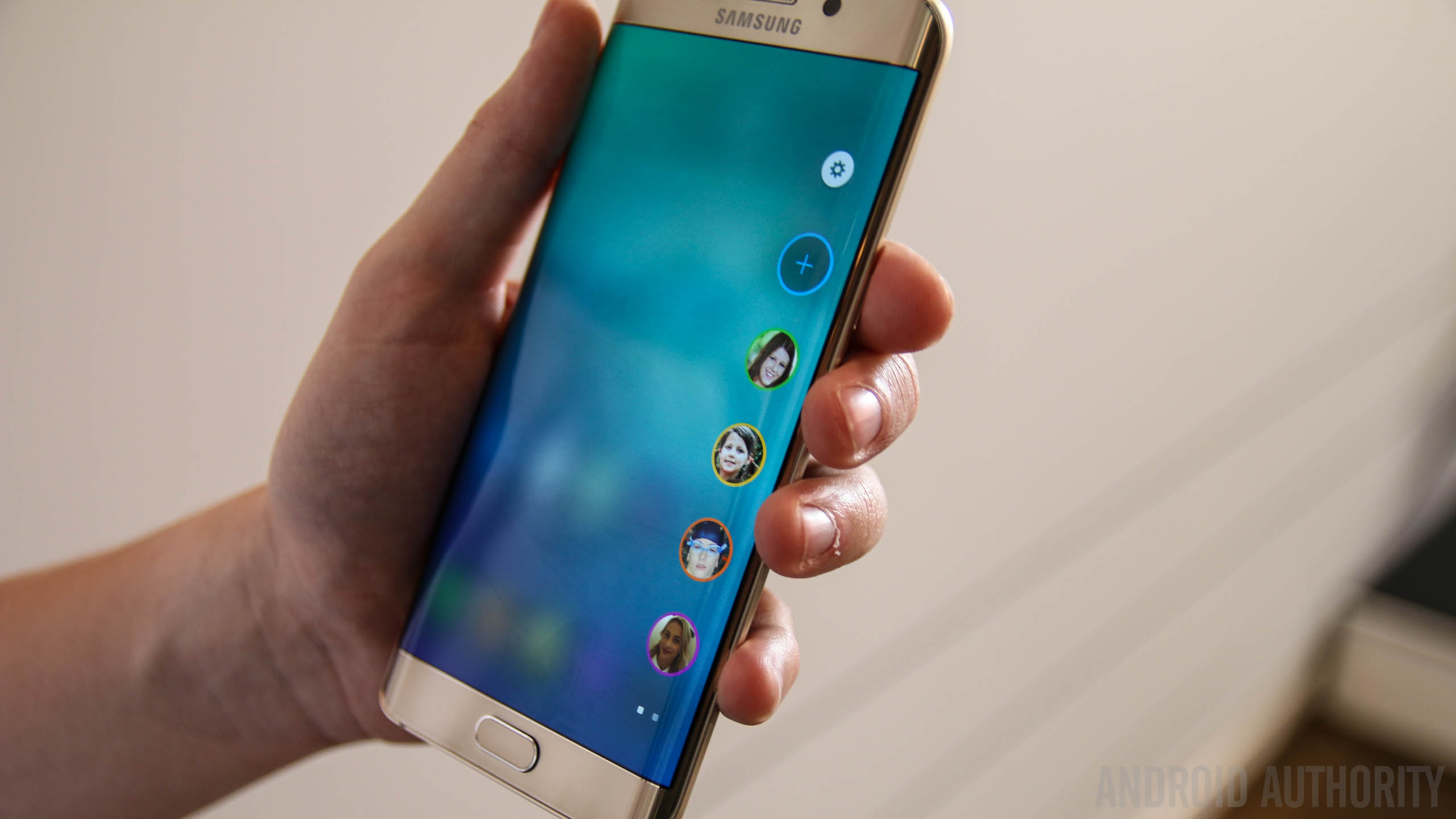 Galaxy-S6-Edge+-Gold-Hands-On-AA-(18-of-20)