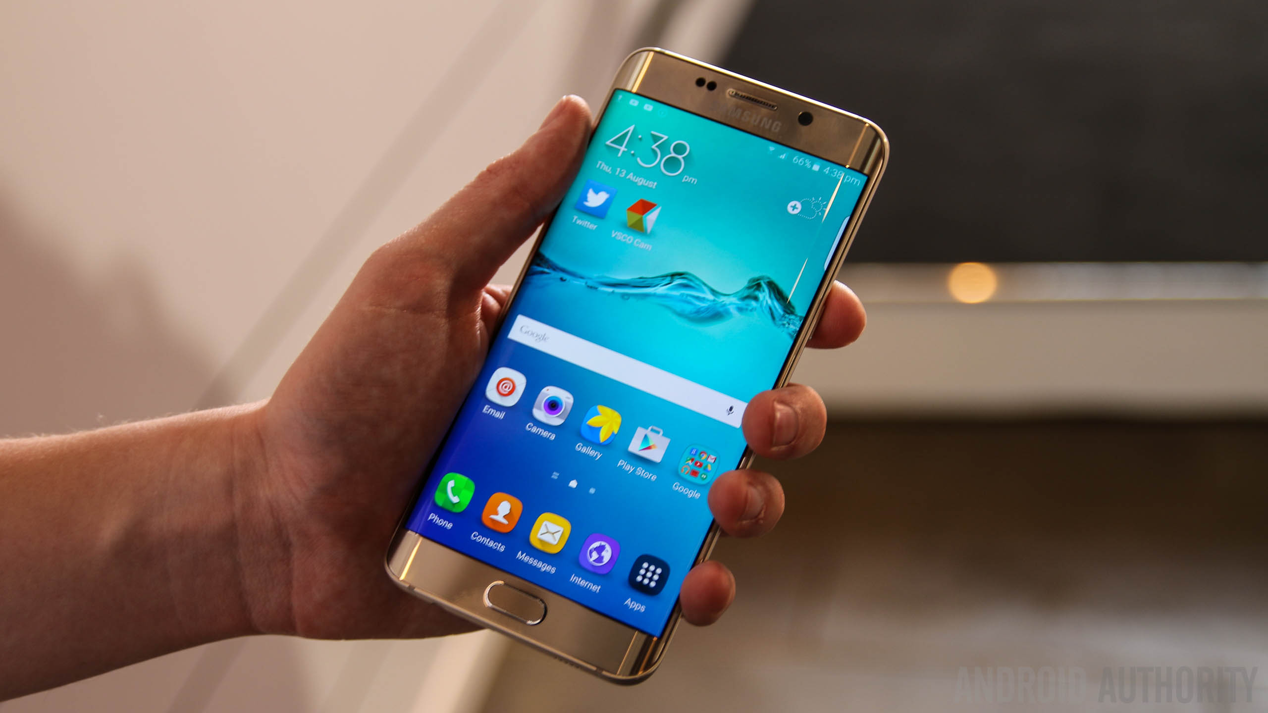 Galaxy-S6-Edge+-Gold-Hands-On-AA-(4-of-20)