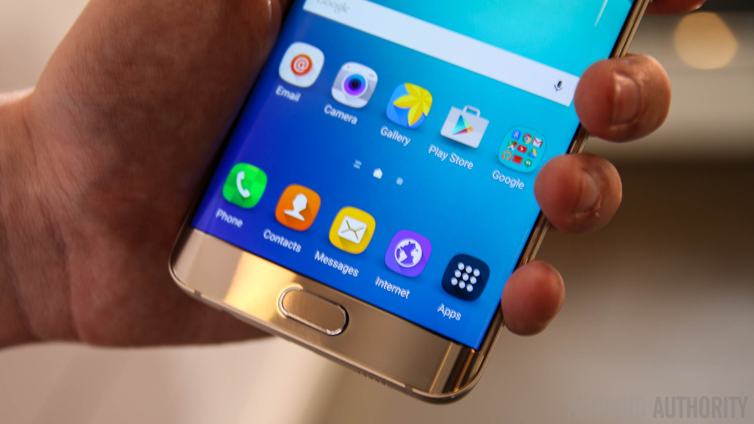 Galaxy-S6-Edge+-Gold-Hands-On-AA-(5-of-20)