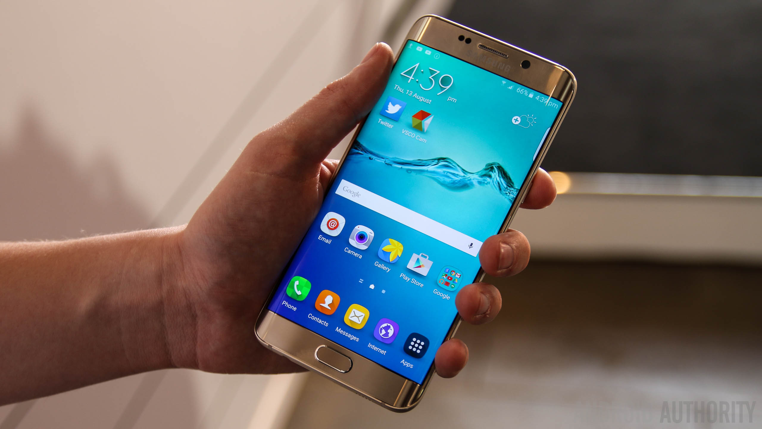 Galaxy-S6-Edge+-Gold-Hands-On-AA-(7-of-20)
