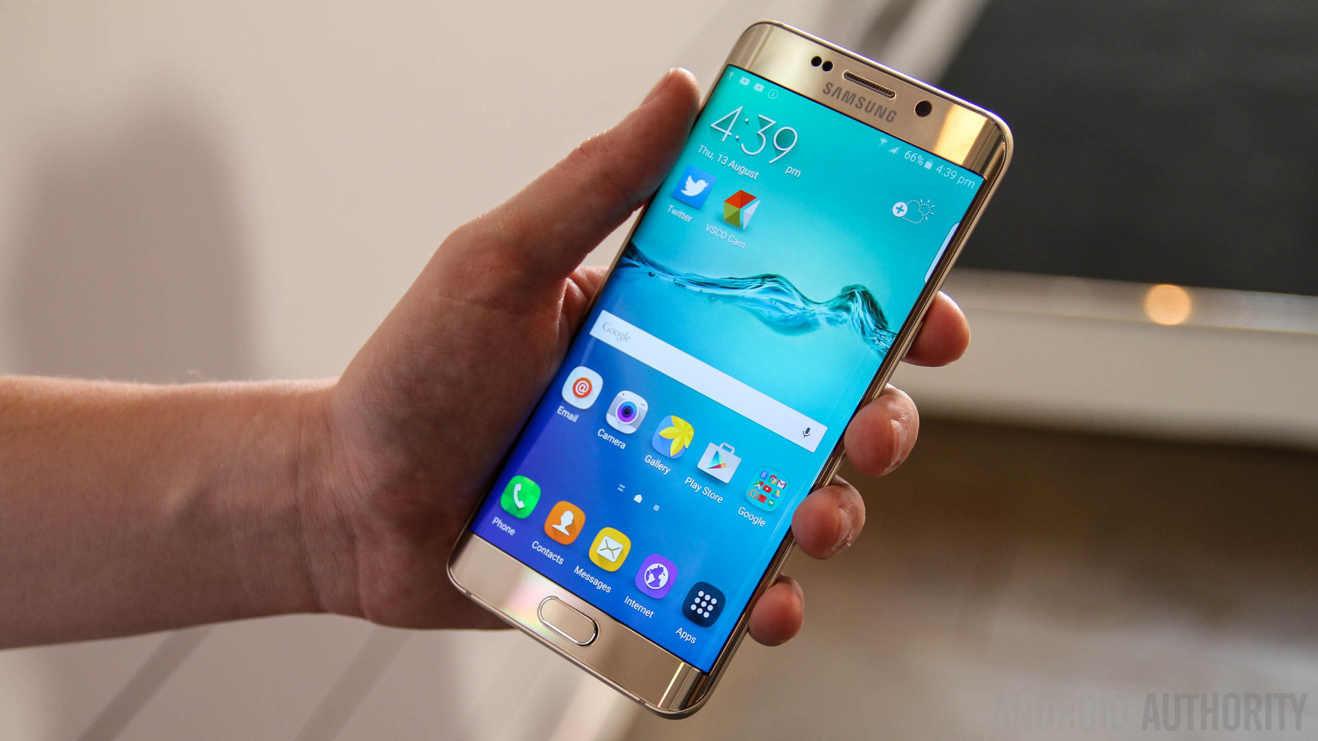 Galaxy-S6-Edge+-Gold-Hands-On-AA-(8-of-20)