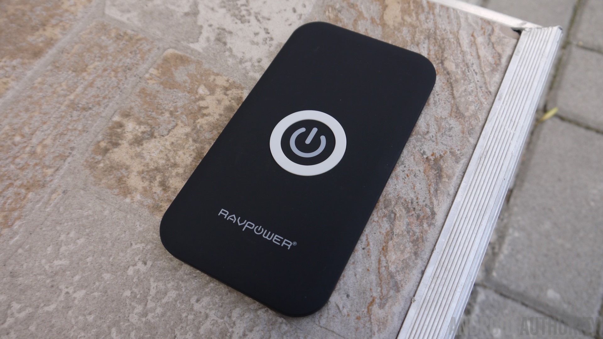 RavPower-wireless-charger-11