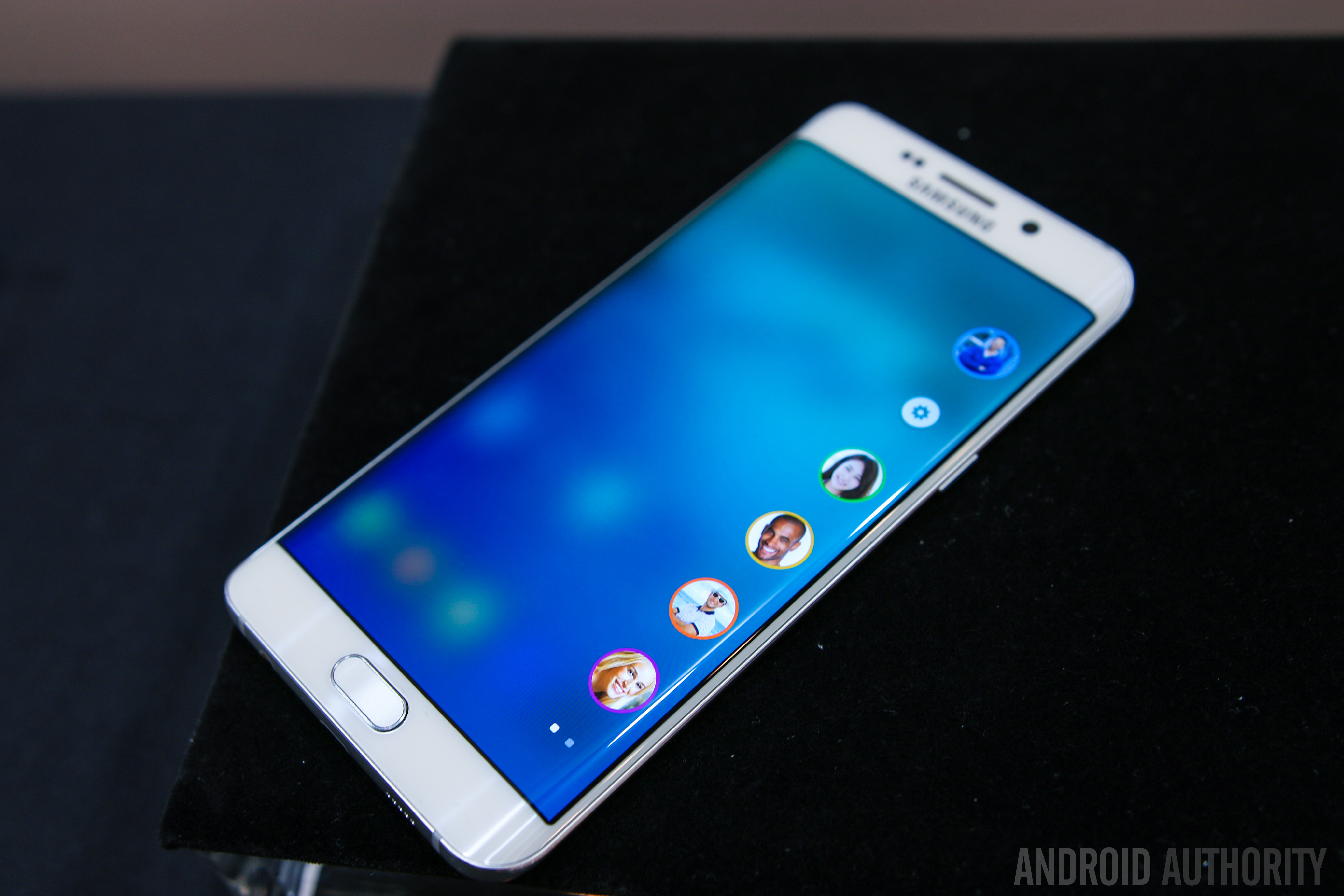 Samsung Galaxy S6 Edge Plus Hands On-16