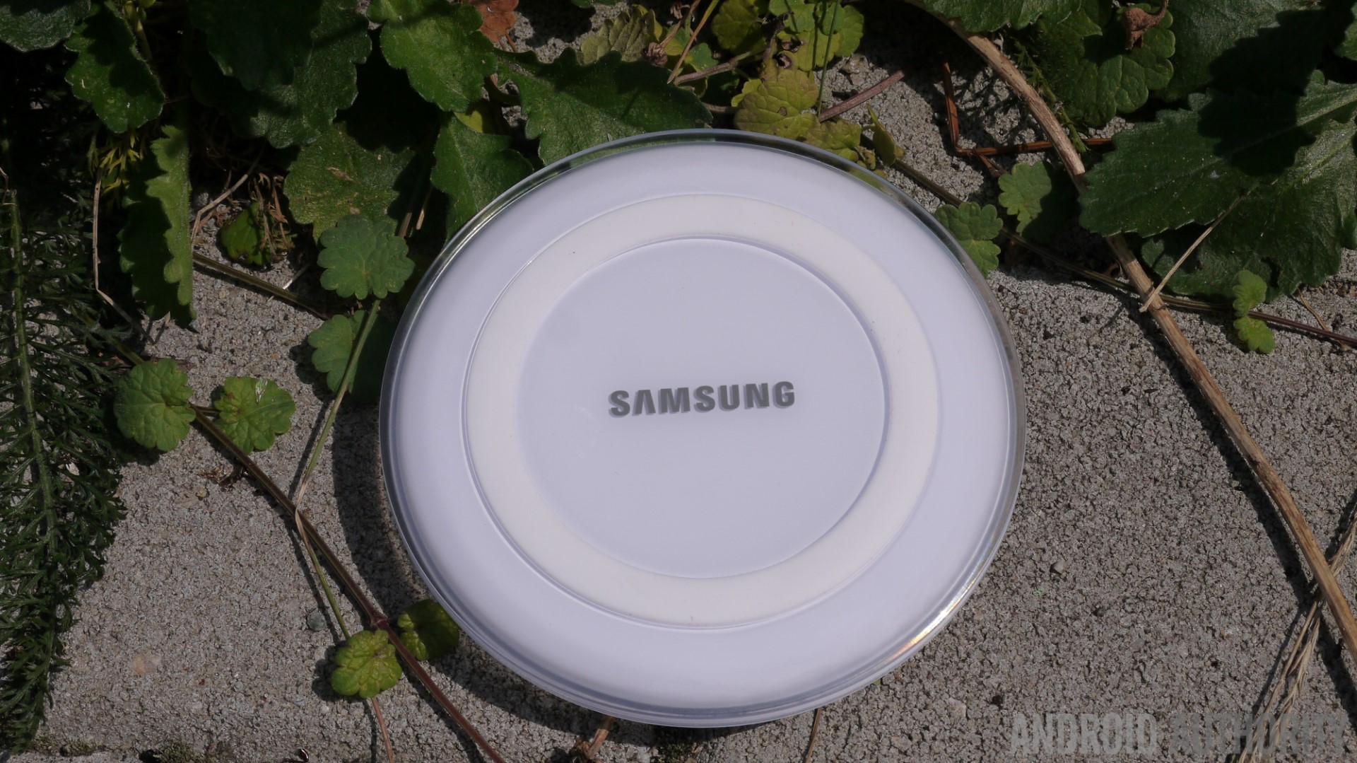 Samsung-wireless-charger-01