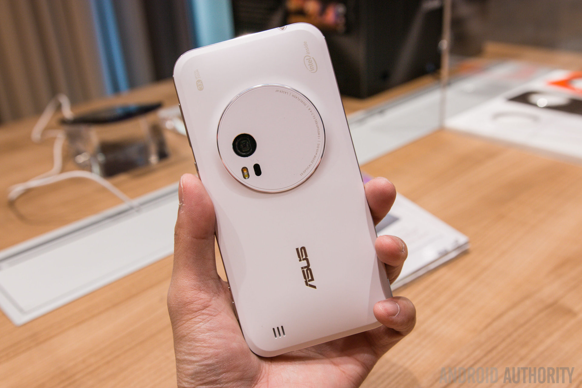 ASUS Zenfone Zoom Hands On-1