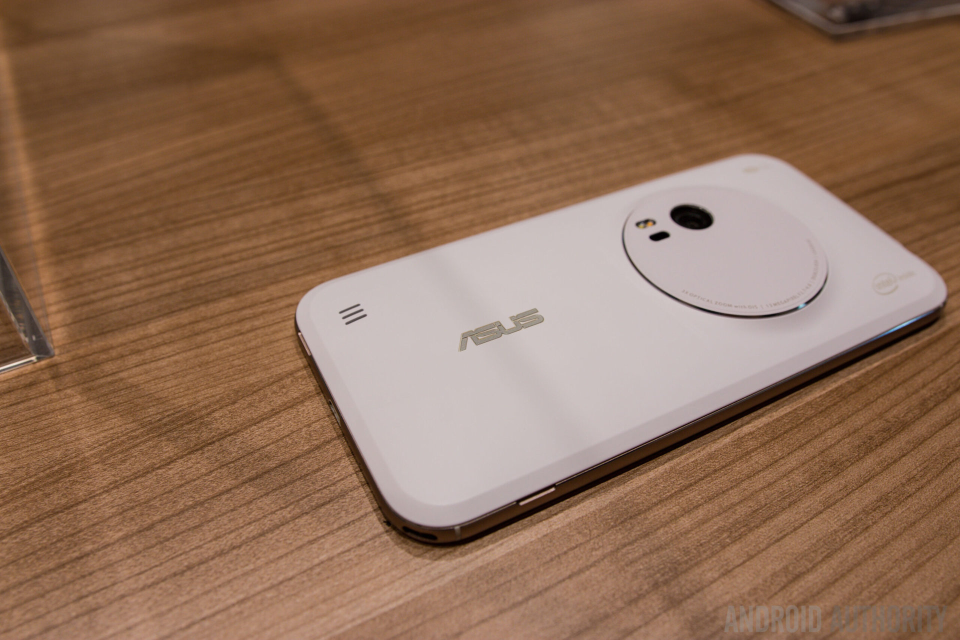 ASUS Zenfone Zoom Hands On-14