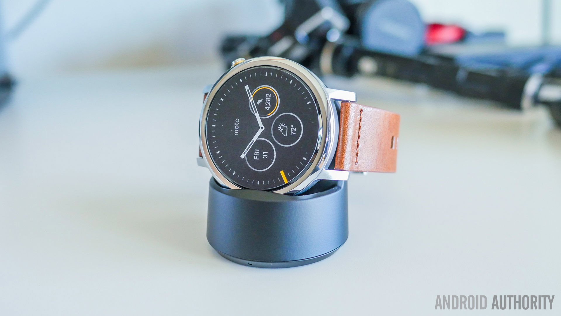 Motorola Moto 360 (2nd Gen.) unboxing and initial setup