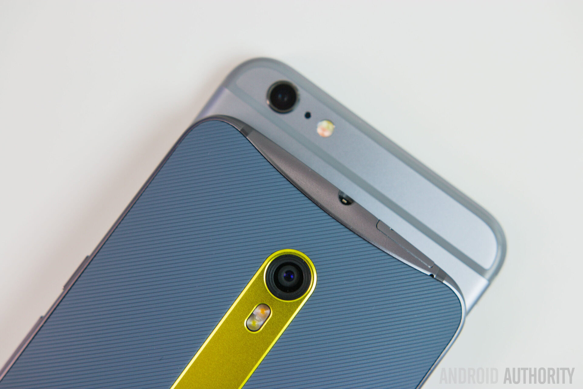 Moto X Pure Edition Vs iPhone 6S Plus-11