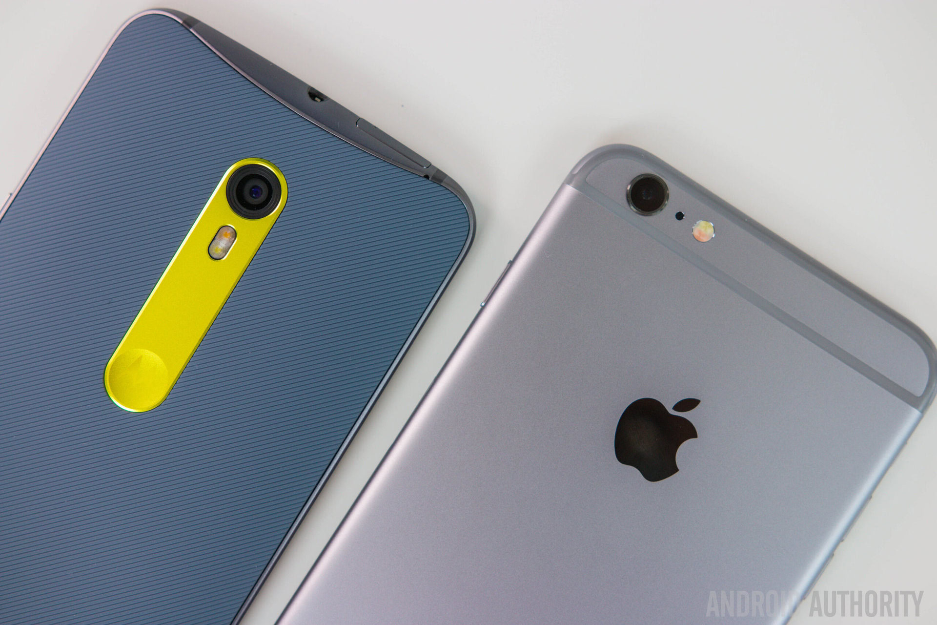 Moto X Pure Edition Vs iPhone 6S Plus-9