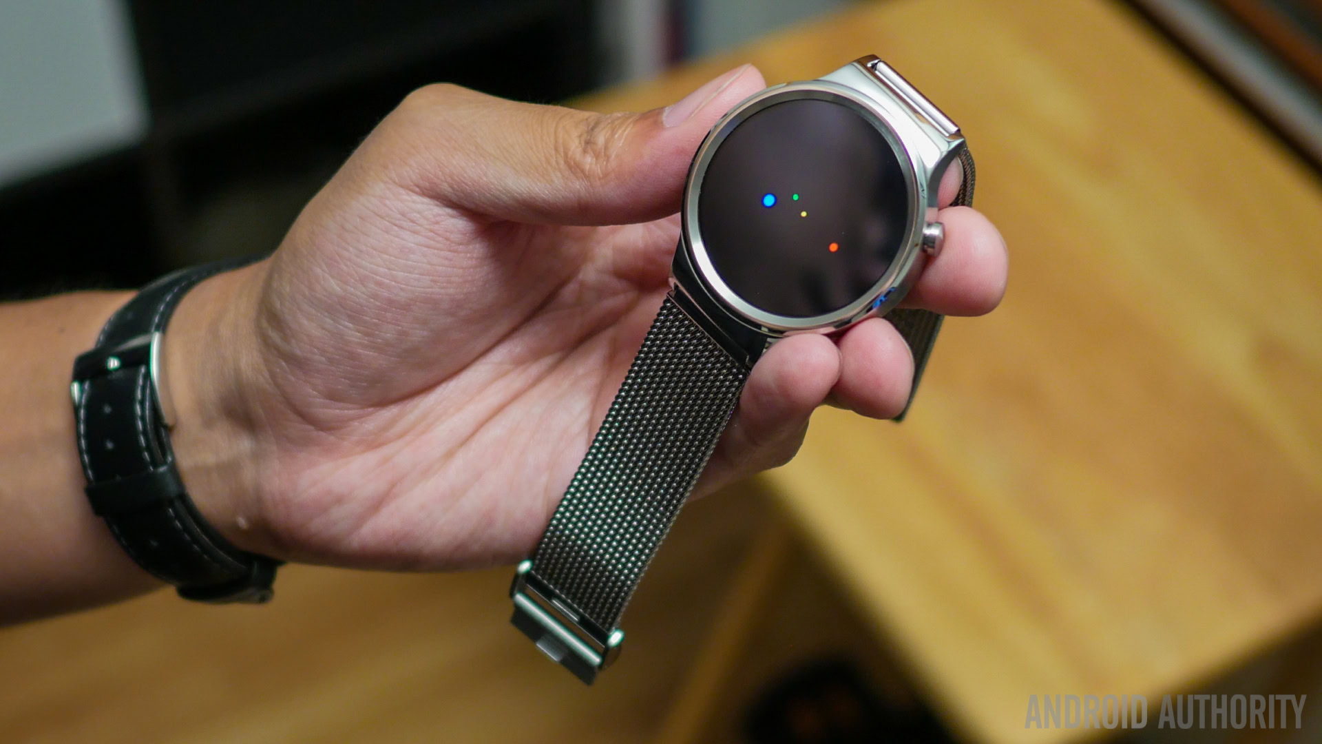 Subjektiv Trække på Kollisionskursus The first HUAWEI Watch actually has NFC, it's just not switched on