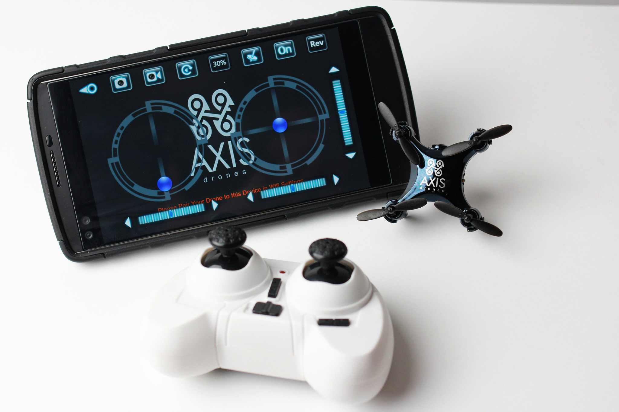 Axis Vidius nano-drone with controller and phone