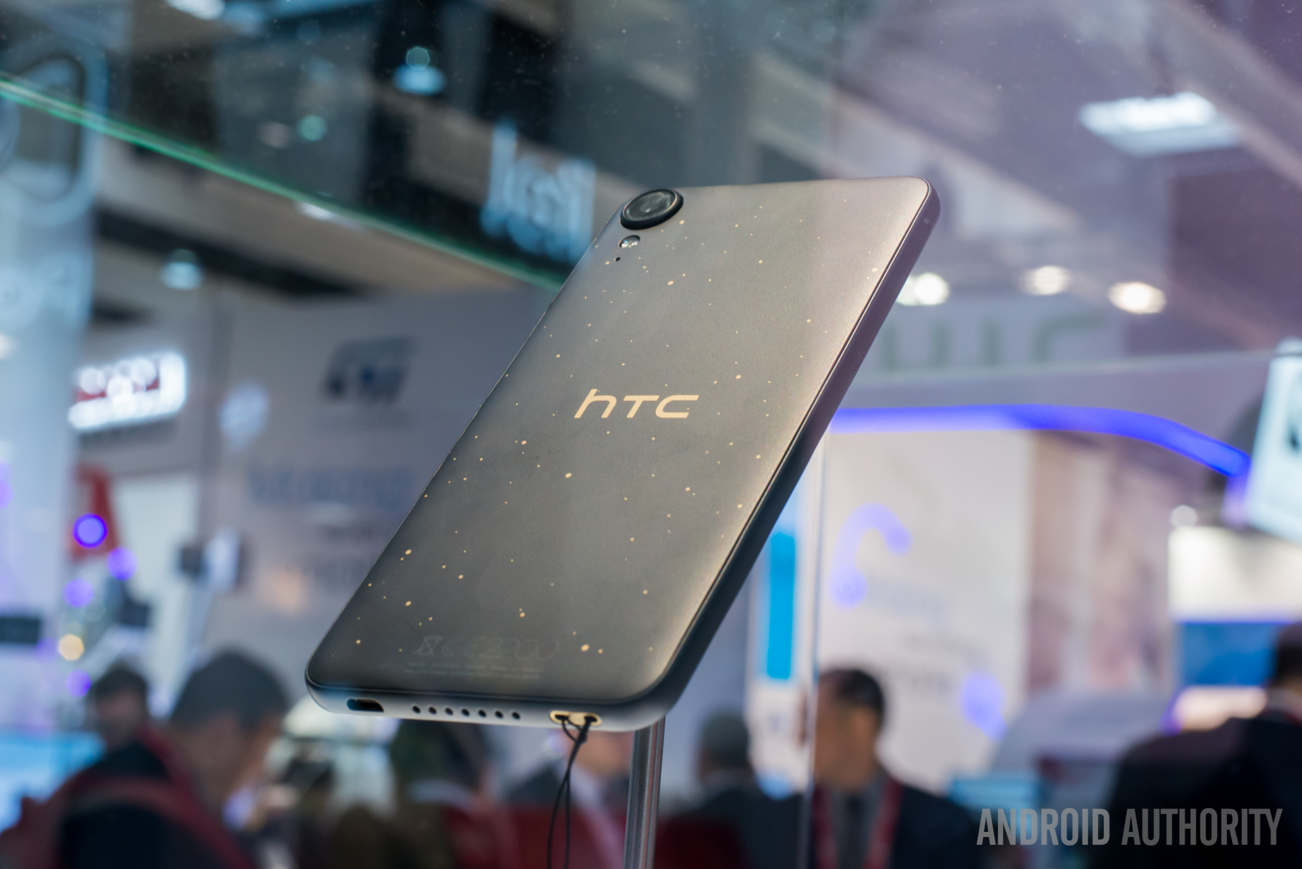 HTC-Desire-825-2