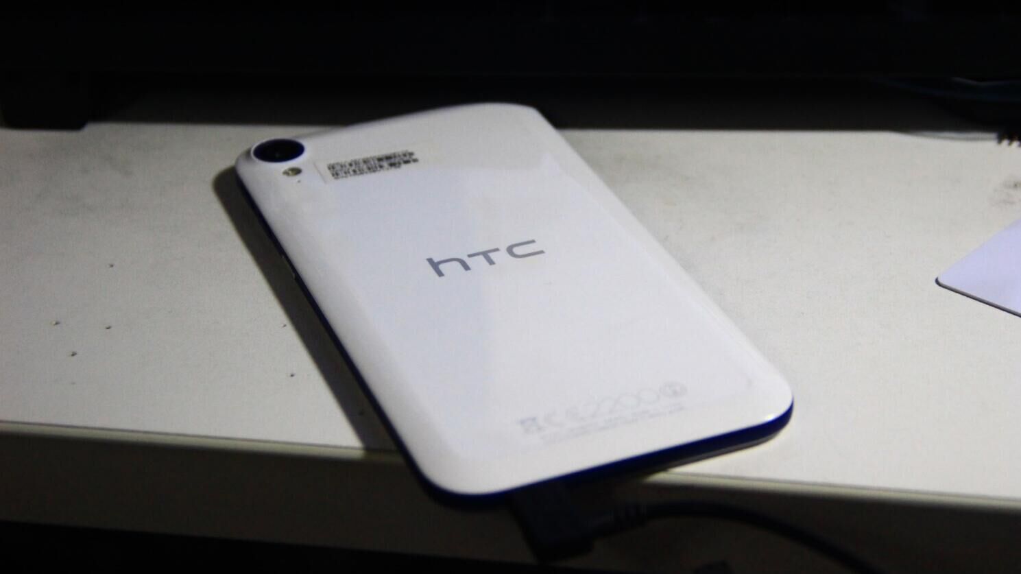 HTC-Desire-830-D830-02