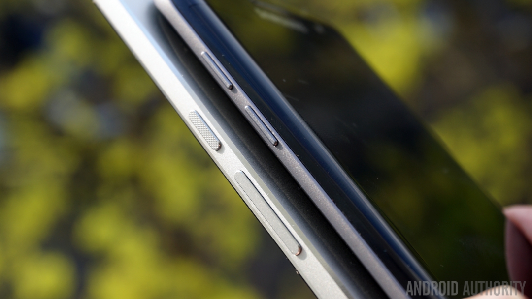 Samsung Galaxy S7 Edge vs Nexus 6P button placement