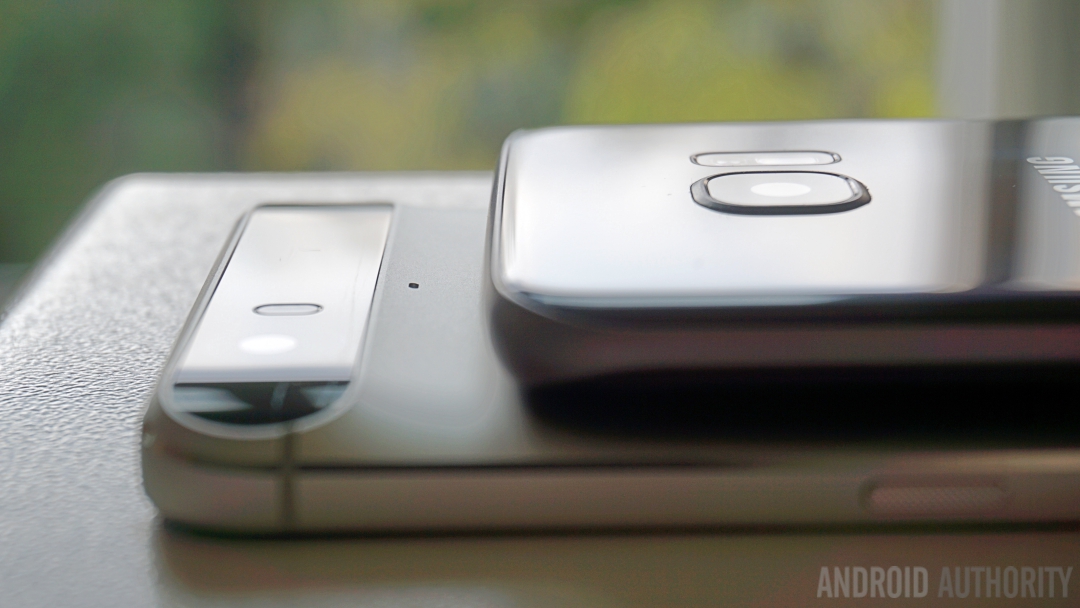 Samsung Galaxy S7 Edge vs Nexus 6P camera bump 4