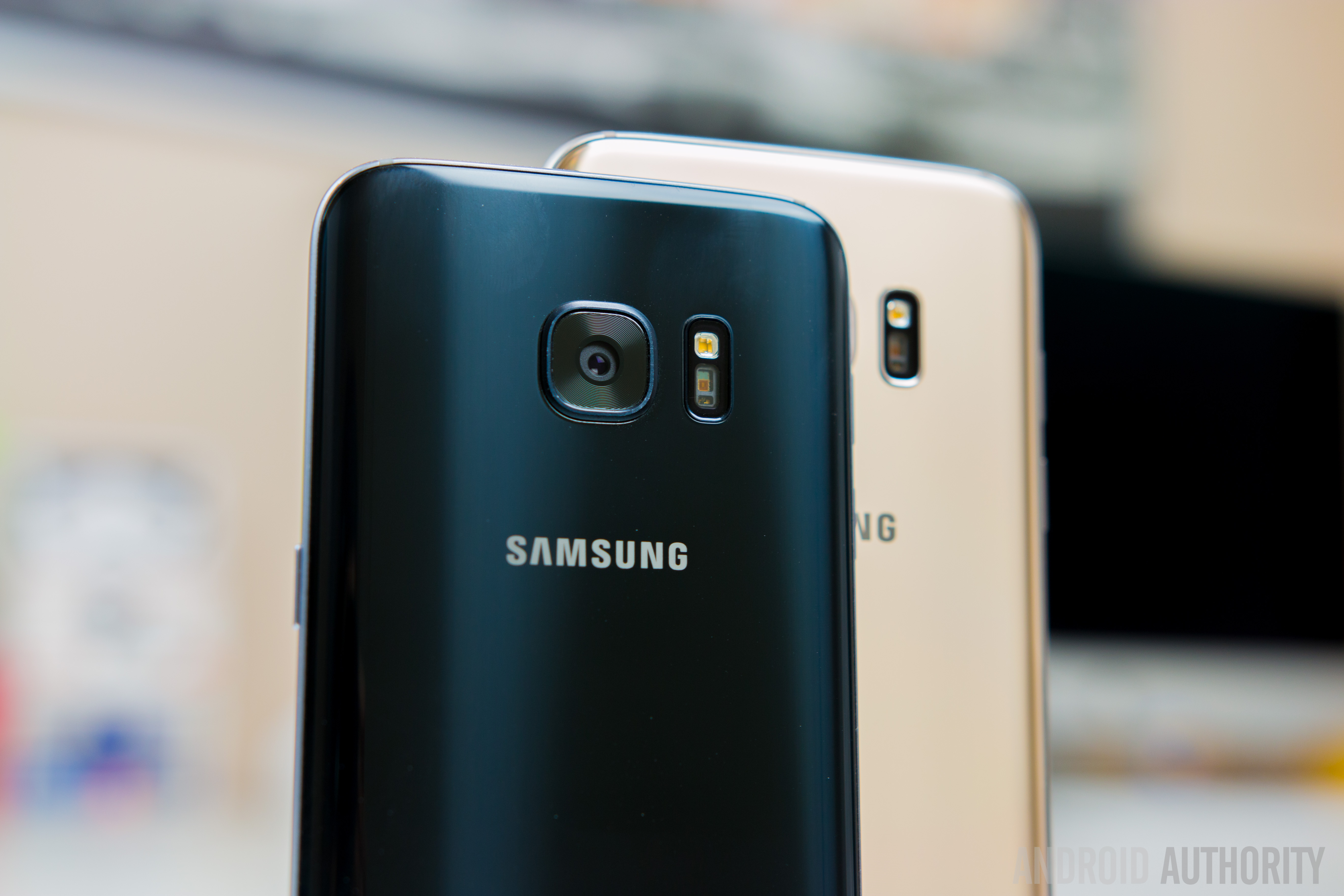 Samsung Galaxy S7 vs S7 Edge-7