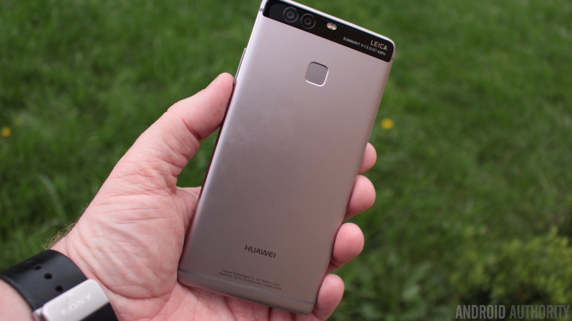 HUAWEI P9 is one of the three phones we tested.