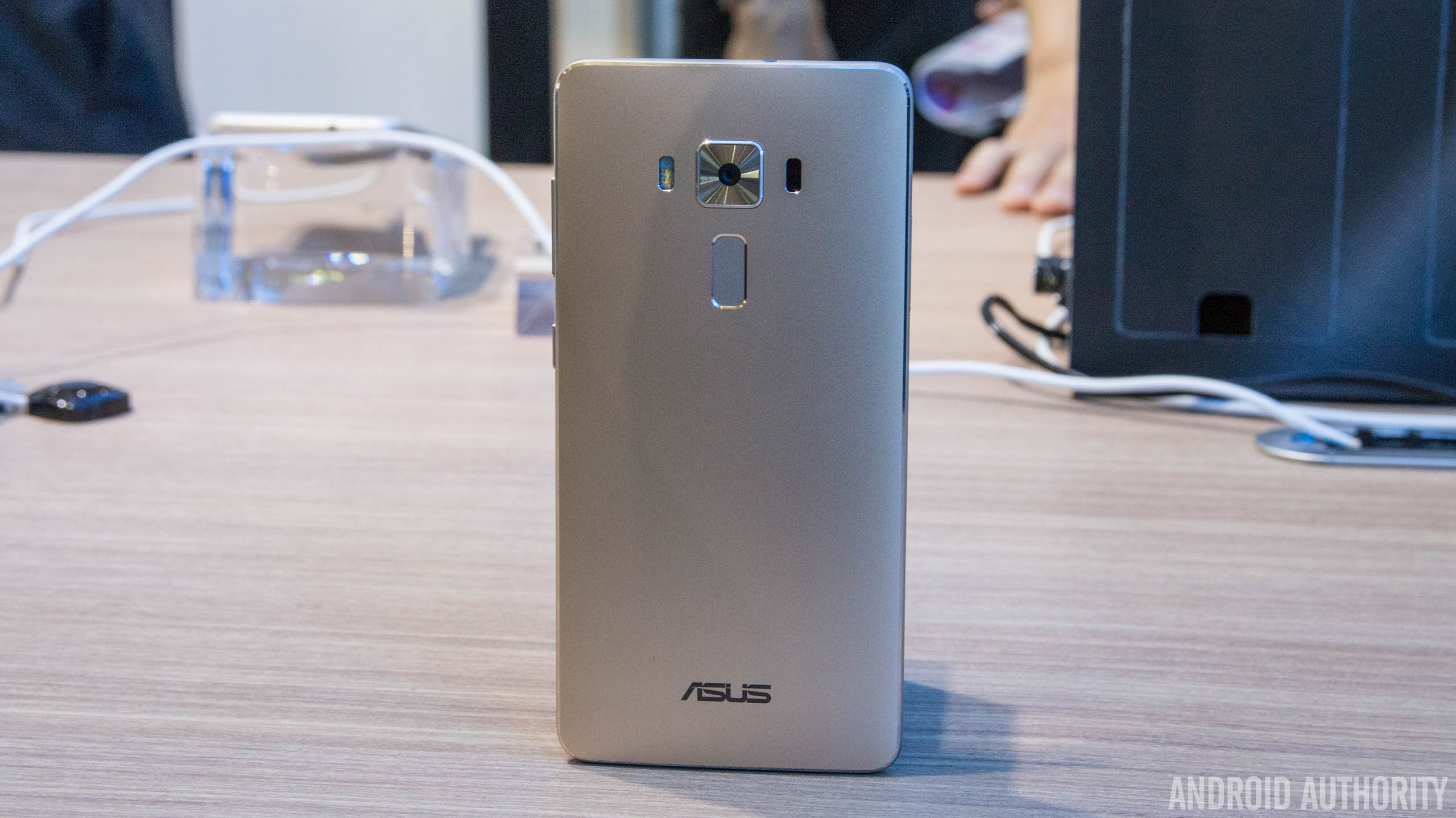 Asus-Zenfone-3-Deluxe-Hands-On-AA-(11-of-11)