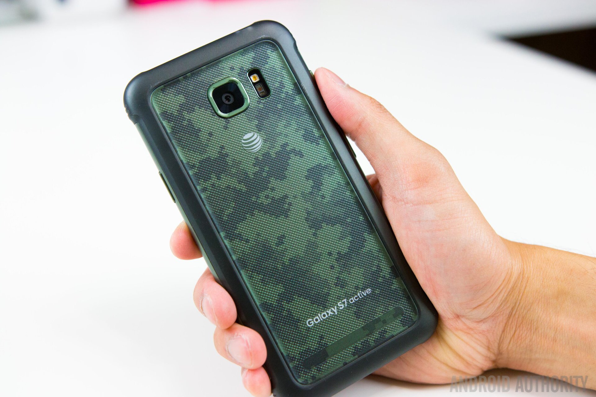 Samsung Galaxy S7 Active-22