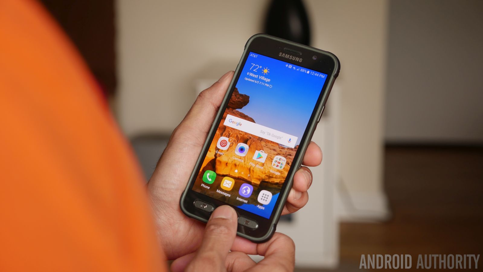 Samsung Galaxy S7 Active hands on 187