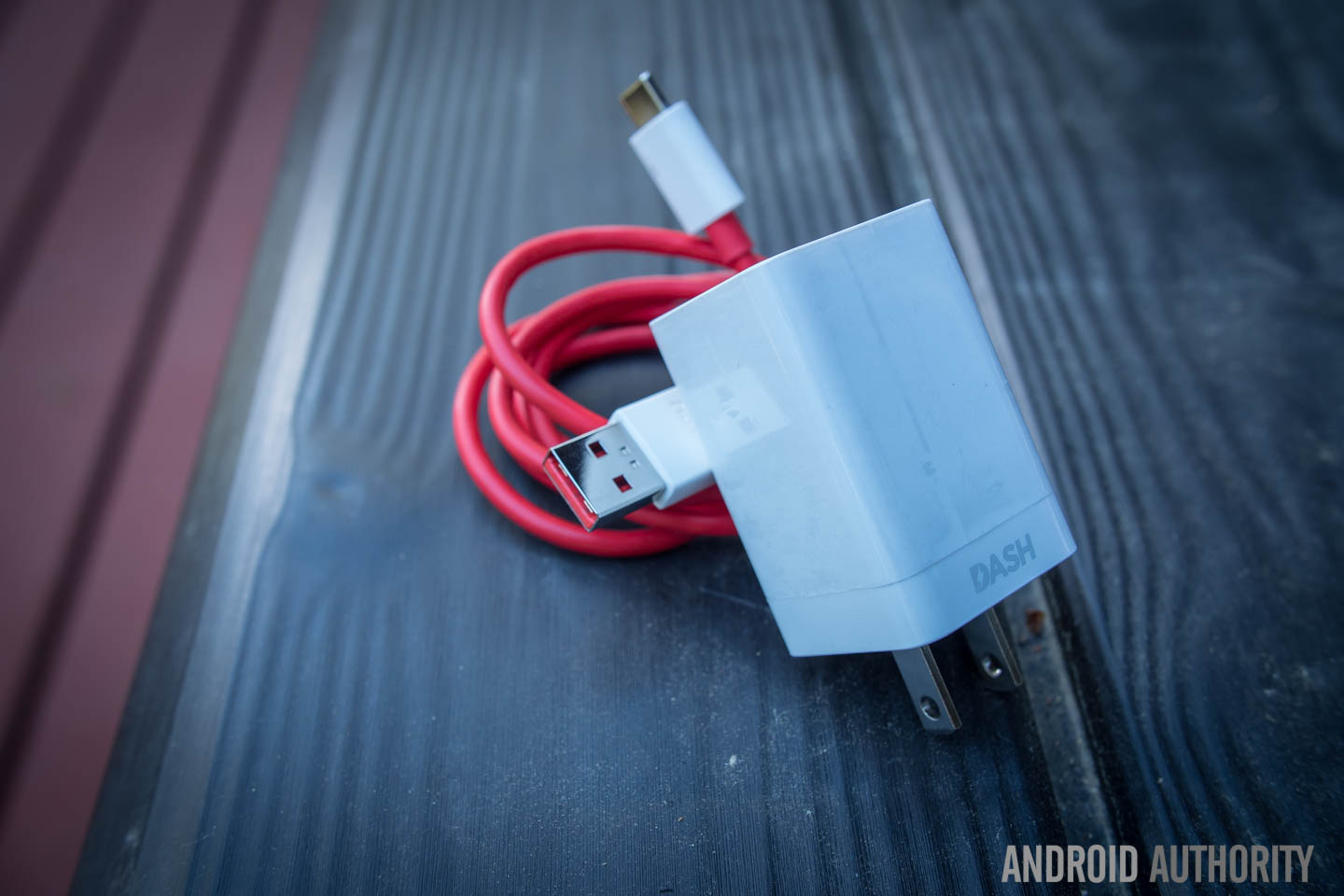 OnePlus Dash Charge requires a proprietary and cable