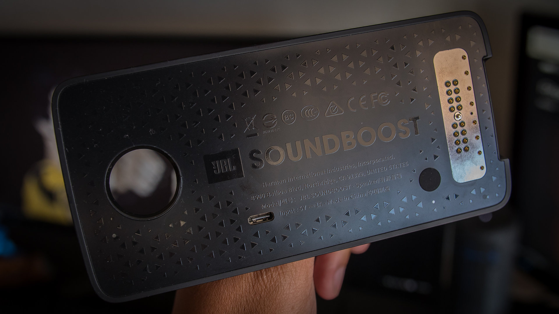 moto mods review soundboost speaker aa (3 of 5)