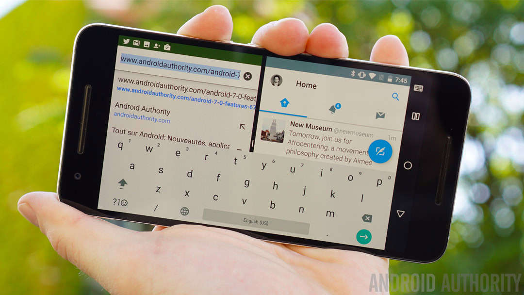 Android 7.0 Nougat review - split-screen mode landscape keyboard