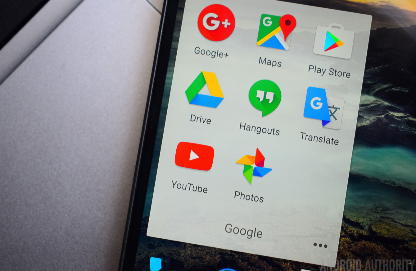 A folder, showing Google apps.