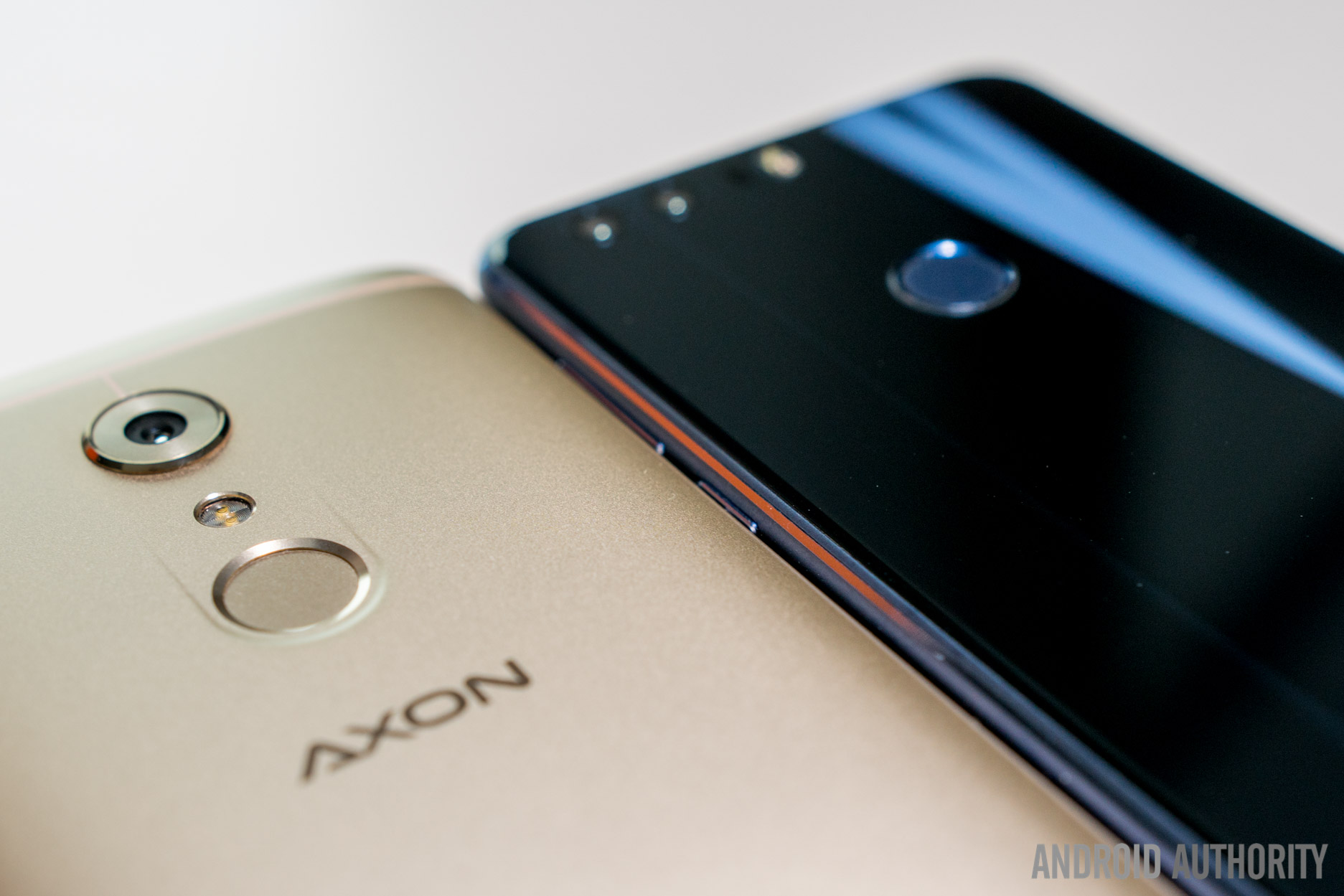 ZTE Axon 7 vs HONOR 8-10