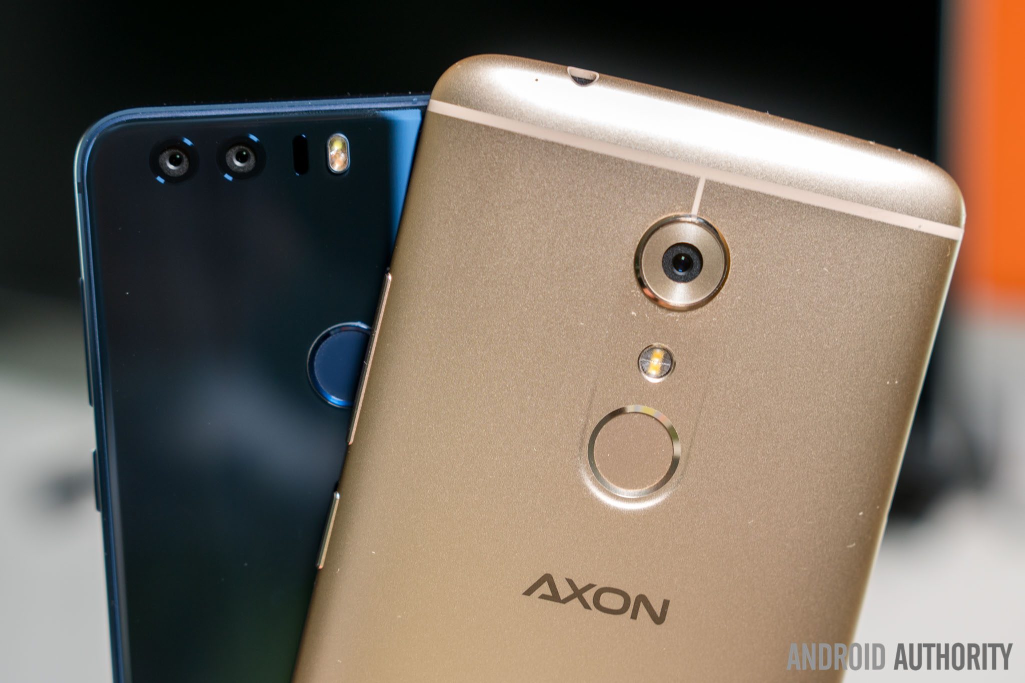 ZTE Axon 7 vs HONOR 8-13