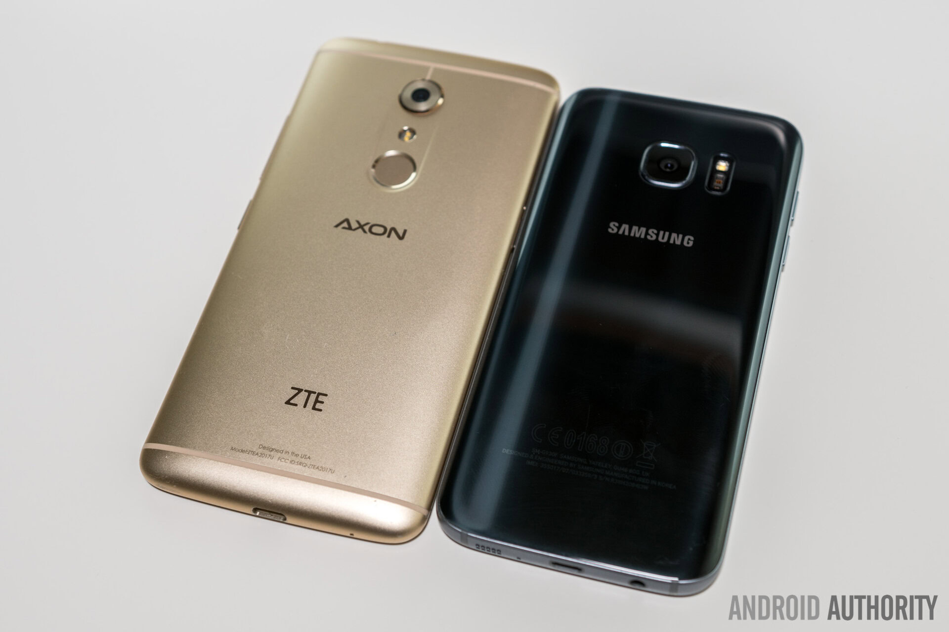 Axon 7 vs Galaxy S7-16 (backs side angle sitting)