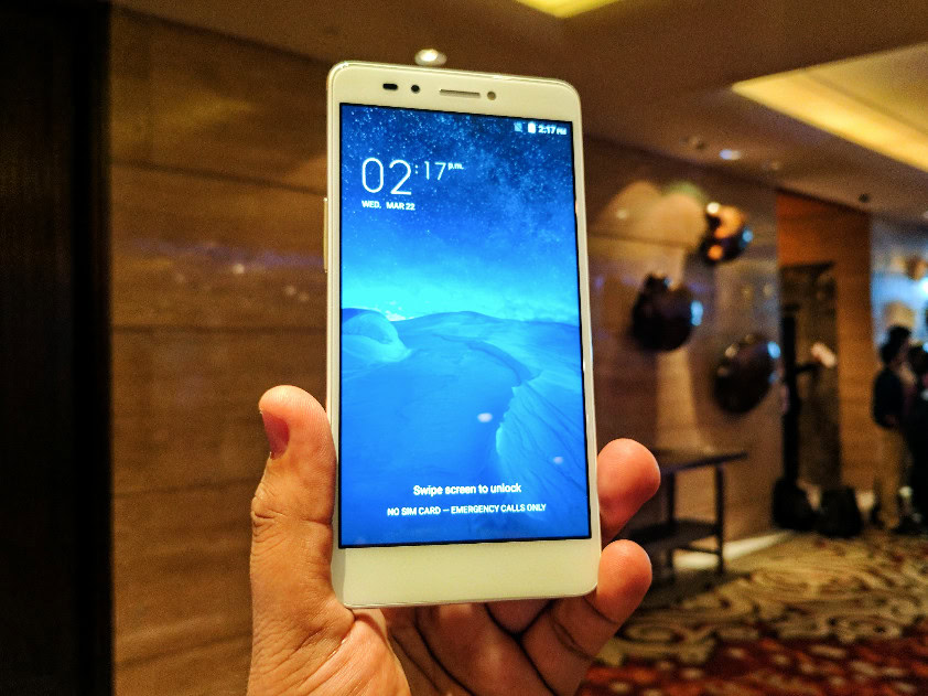 Lava Z25 held in hand home screen