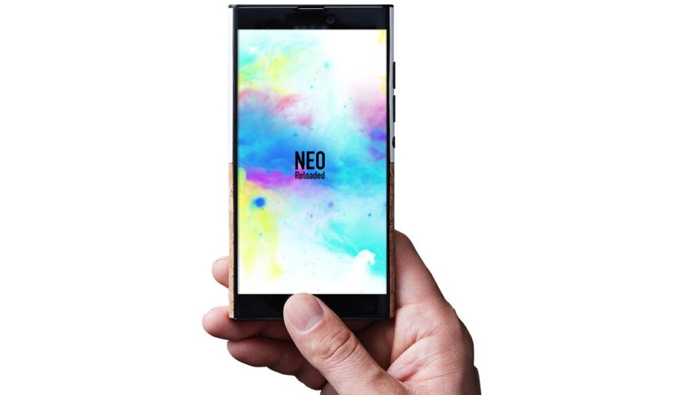 NuAns NEO Reloaded phone begins its $370,000 crowdfunding campaign