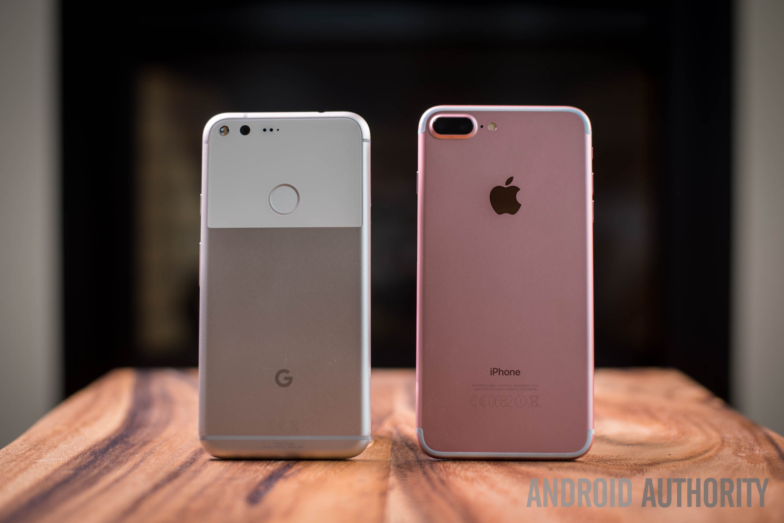Afleiden totaal glans Google Pixel XL vs Apple iPhone 7 Plus - Android Authority