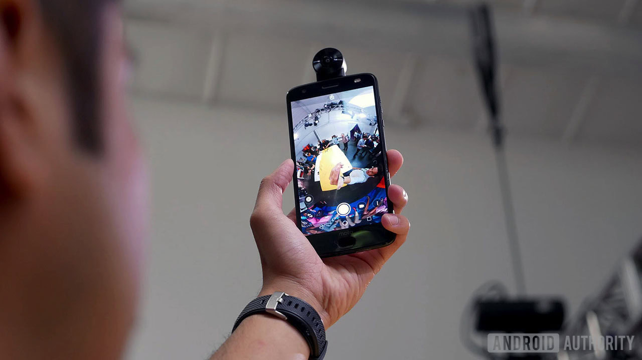 Meet the latest Moto Mod: a snap-on 360-degree camera