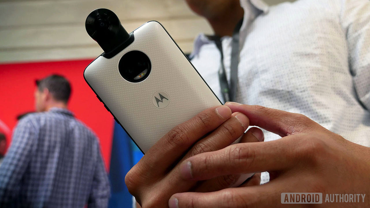 Meet the latest Moto Mod: a snap-on 360-degree camera