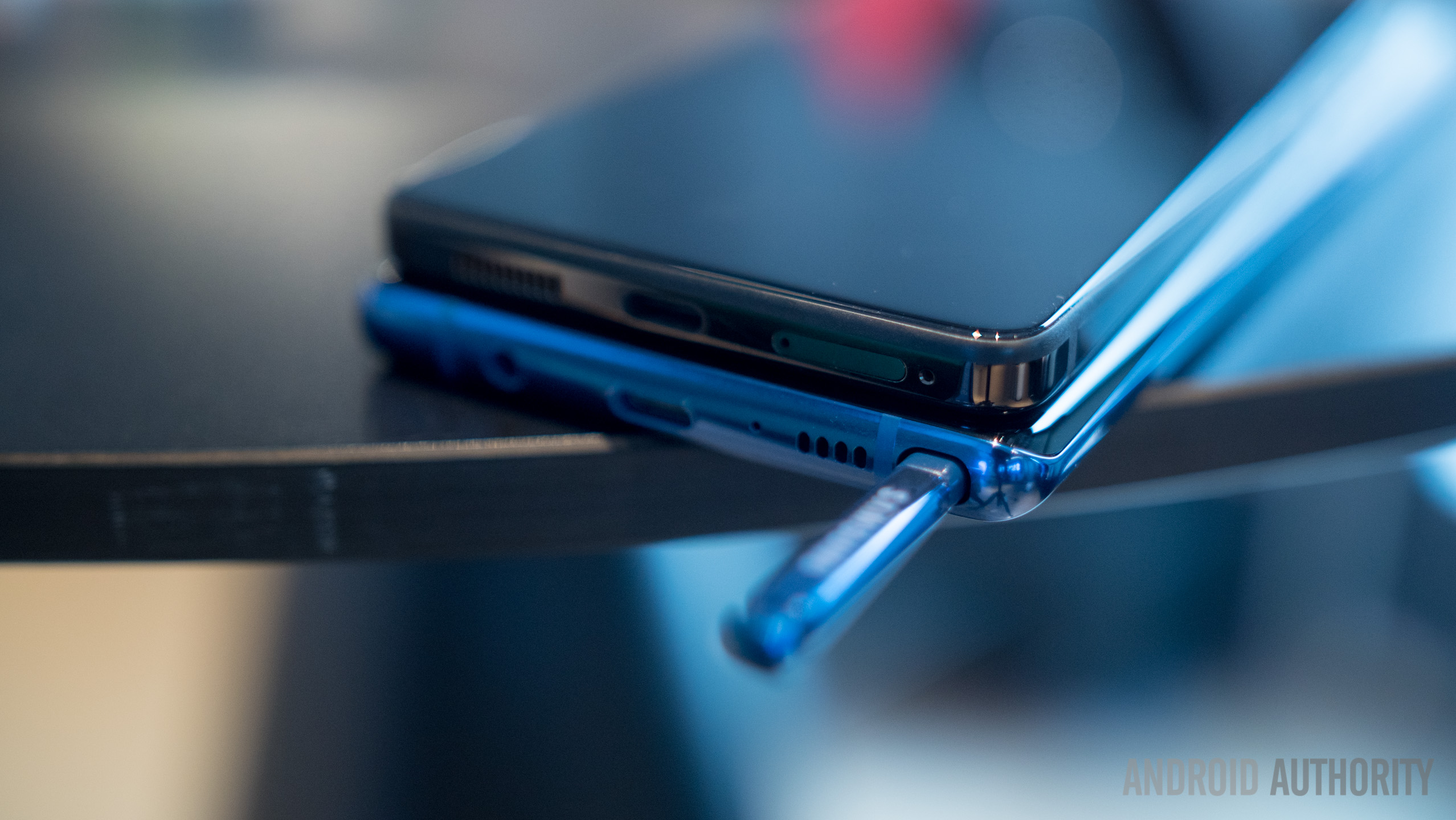 Samsung Galaxy Note 8 vs Essential Phone