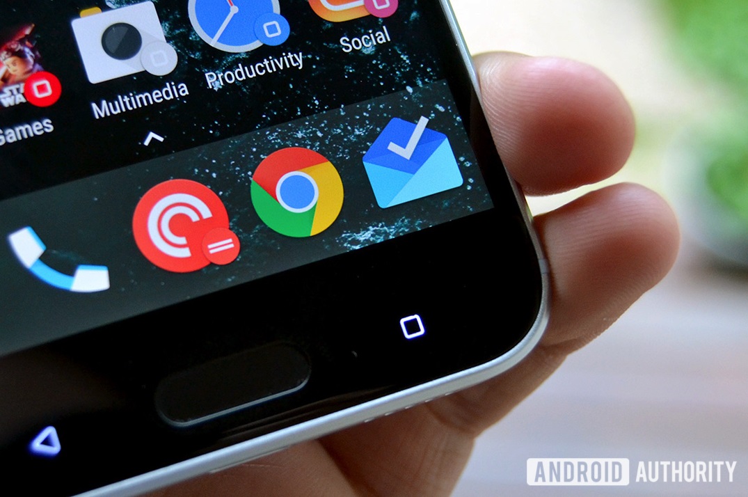 Google Chrome, Inbox by Gmail, and Pocket Casts icons on an HTC 10.
