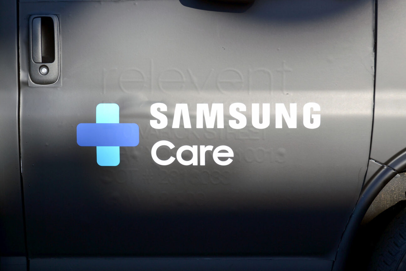 View of Samsung Galaxy S26 Ultra teardown: Easy battery swaps, but a nightmare ...