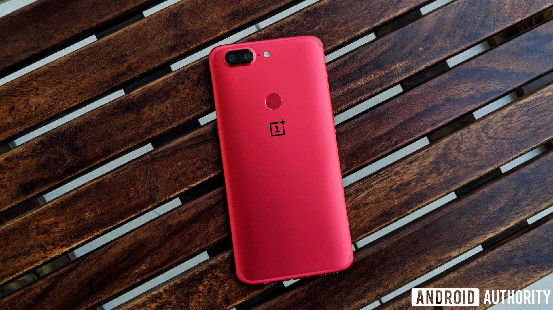 OnePlus 5T Lava Red