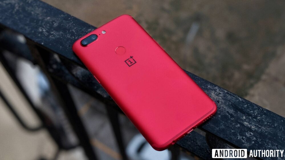 OnePlus 5 and 5T reportedly getting stable Android 10 update