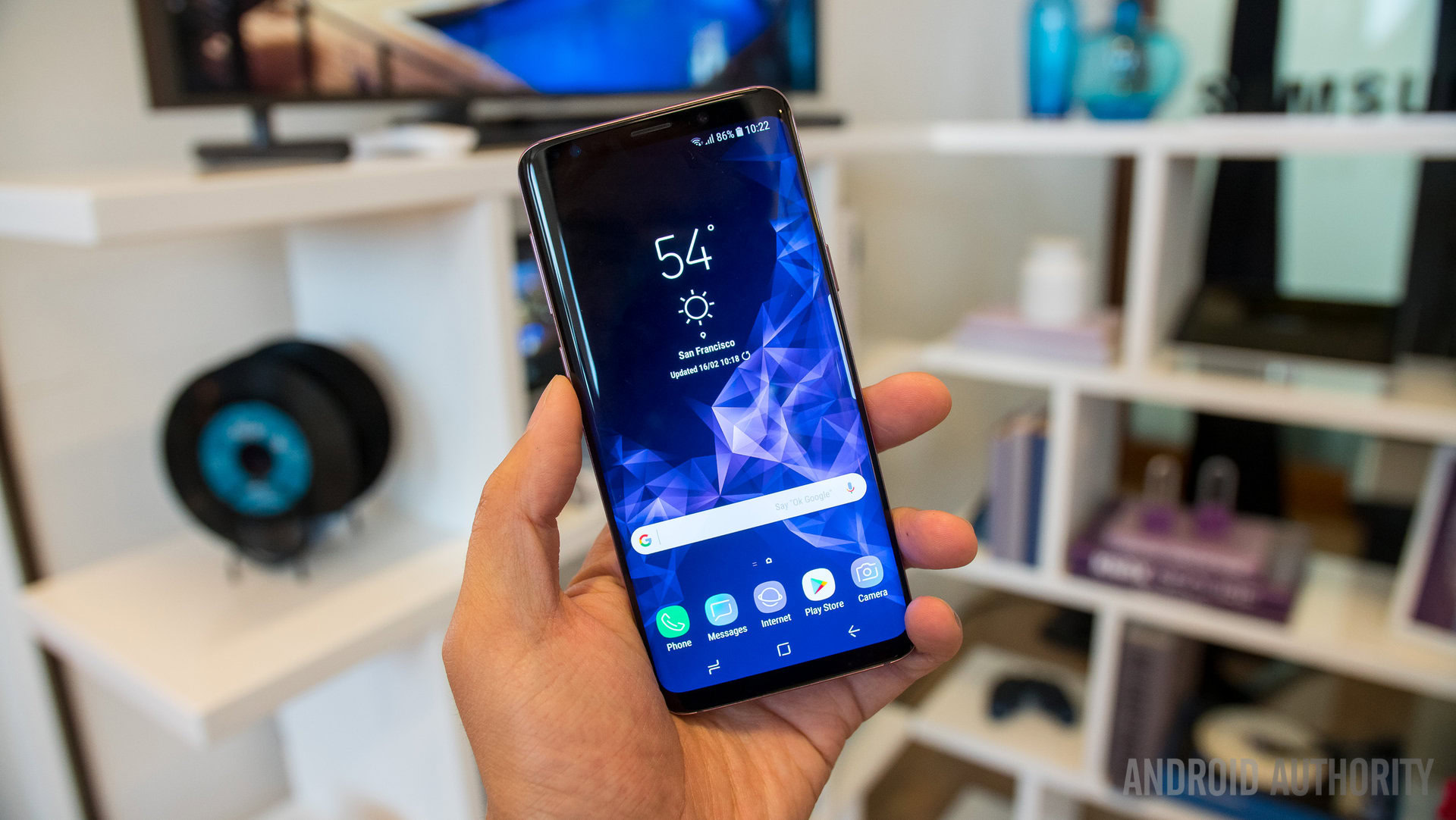 samsung galaxy s9 held in hand